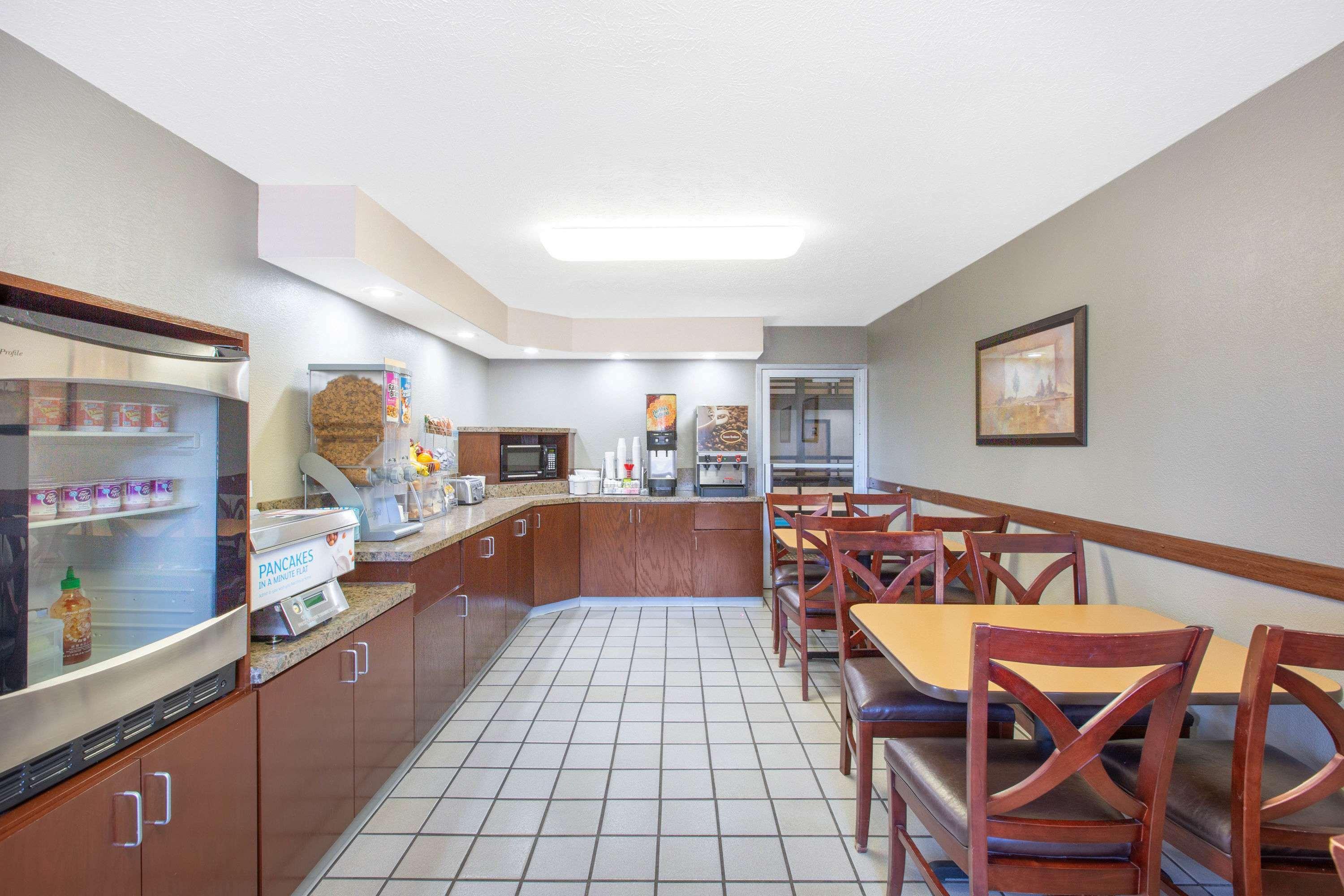 Surestay Plus Hotel By Best Western Grand Island Exterior photo